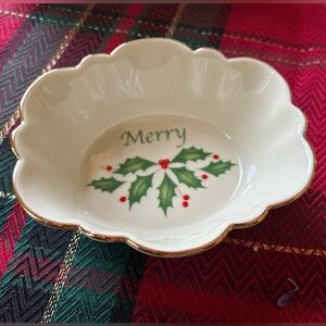 Lenox “Merry” Oval Fluted Dish - NWT